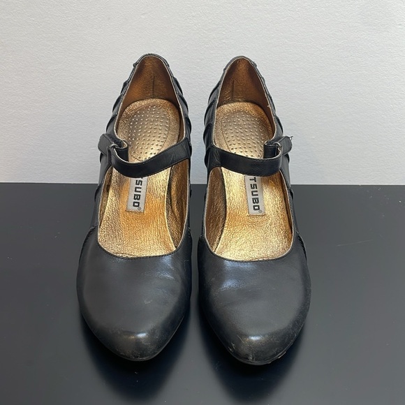 Tsubo Anush Pumps heels US8.5 black leather Velcro strap Mary Jane closed toe - Picture 3 of 11